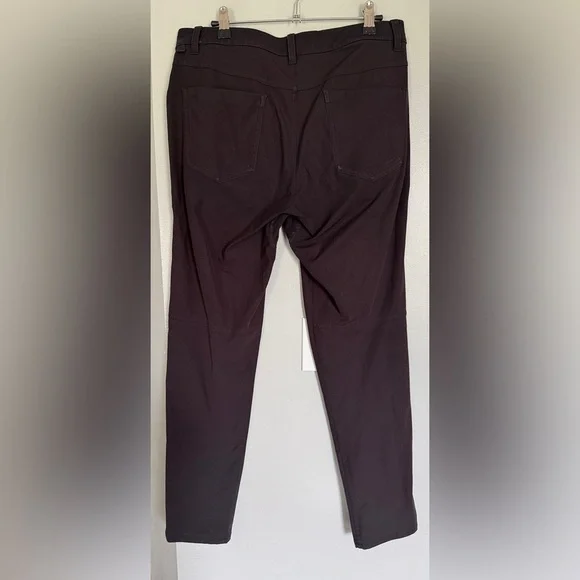 Lululemon Men’s ABC Pants - Picture 3 of 6